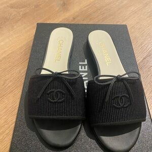 CHANEL Black Bow mule Sandals